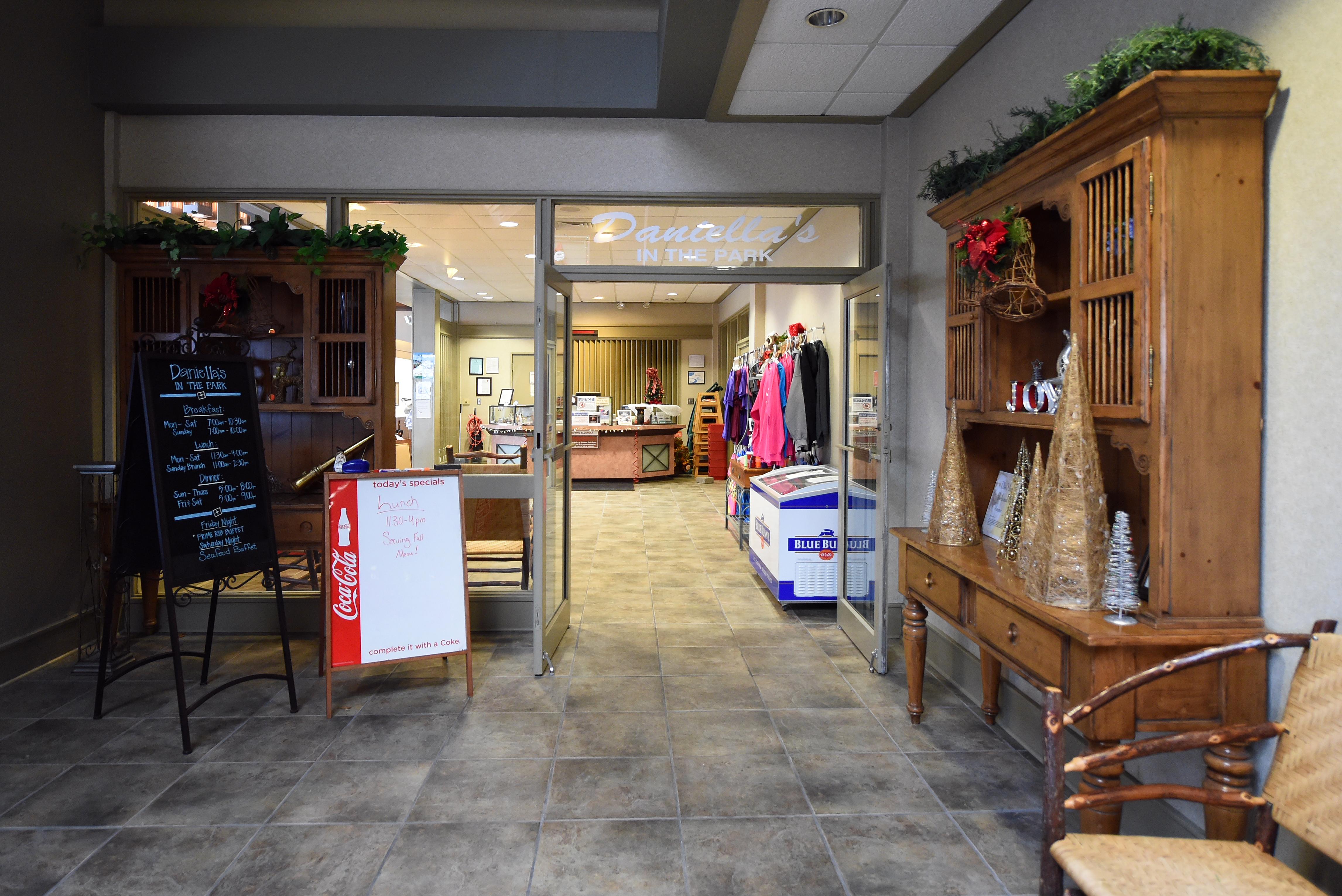 DANIELLAS RESTAURANT